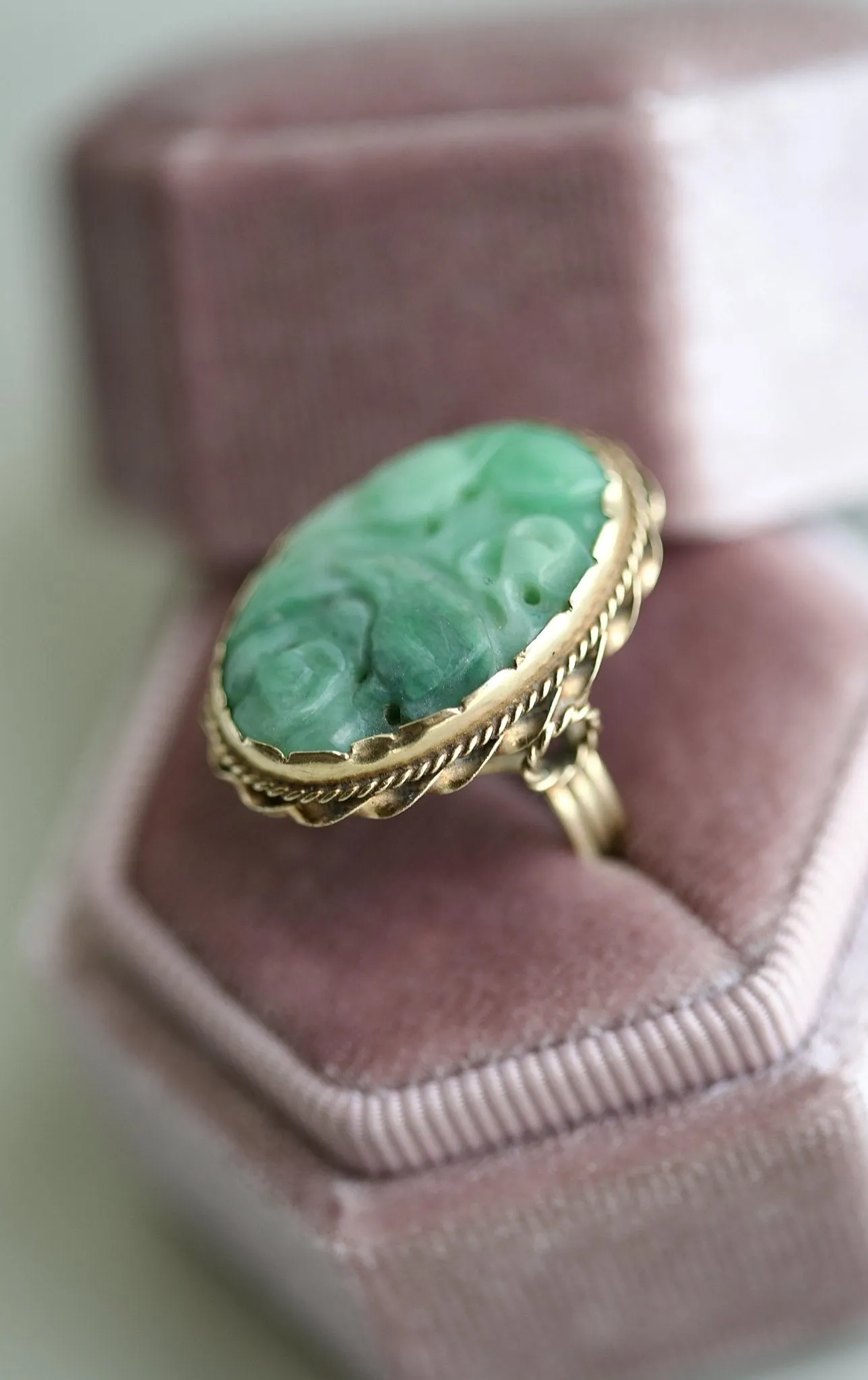 Edwardian Carved Jade Gold ring