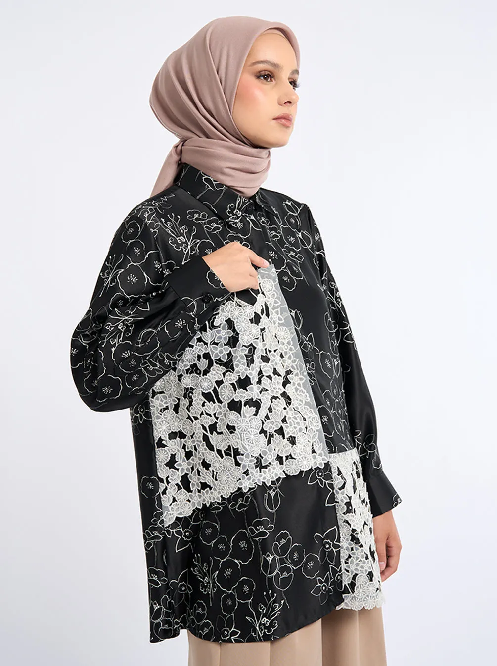 FELORA EMBROIDERY SHIRT BLACK